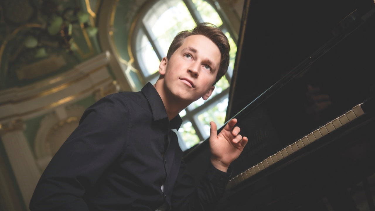 “Rīgas Festivālā” uzstāsies pianists Daumants Liepiņš