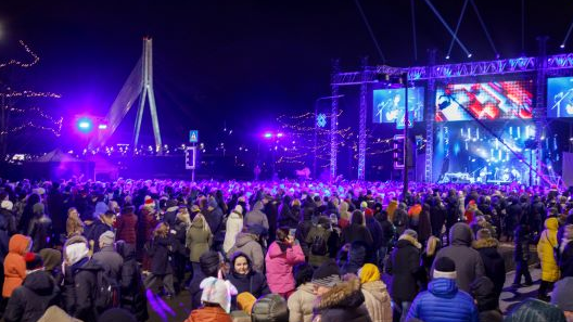 Jaunais gads Rīgā sagaidīts ar svinībām 11. novembra krastmalā