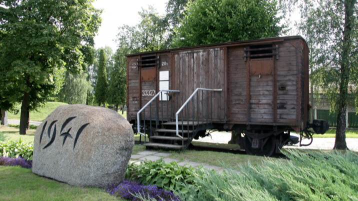 Atjaunots 1941. gada deportāciju piemiņas vagons Torņkalna stacijā