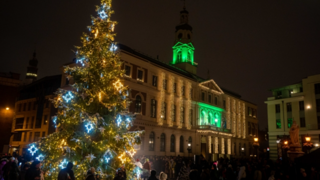 Nedēļas nogalē Rātslaukumā un Doma laukumā iedegs Ziemassvētku egles