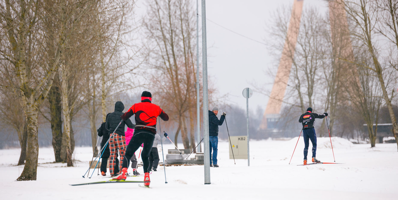 Piektdien atvērs slidotavu pie Rīgas 84. vidusskolas 