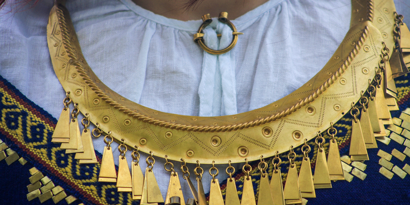 Latviešu tautastērpa kaklarota