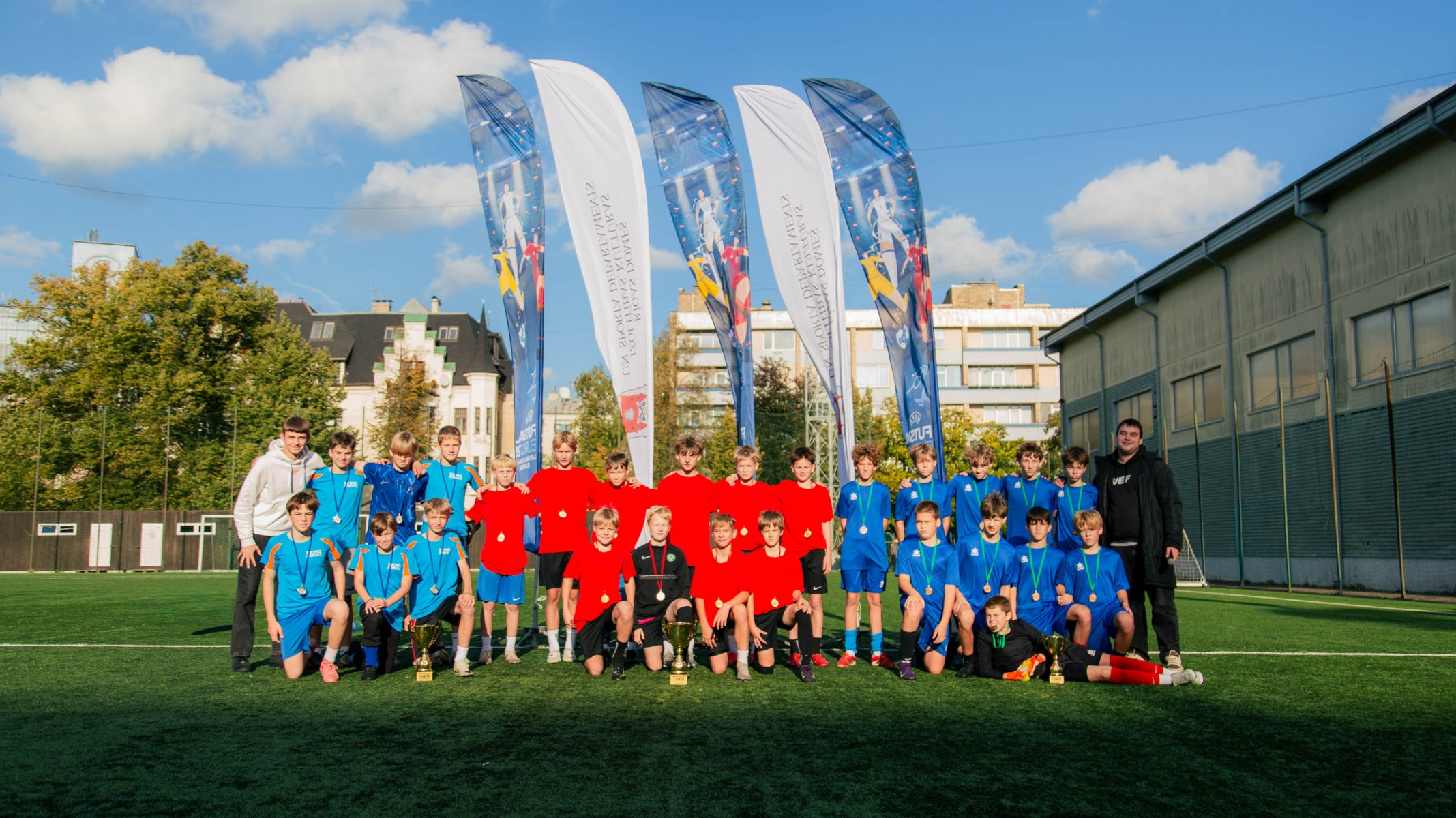 Rīgas skolu futbola čempionātā 7x7 (6.–7. klasēm) triumfē Rīgas Hanzas vidusskola