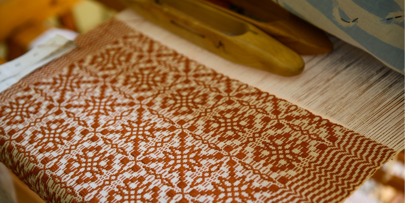 Apskatāma foto izstāde un lietišķās mākslas darinājumi