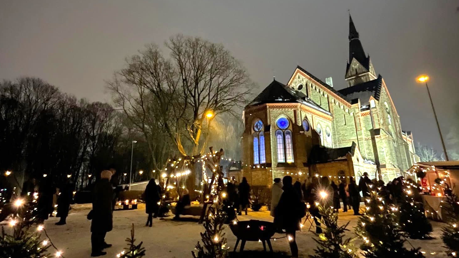 Pirmajā adventa svētdienā pie Rīgas Lutera baznīcas Torņakalnā  iemirdzēsies Ziemassvētku dārzs “12 Svētās naktis” 