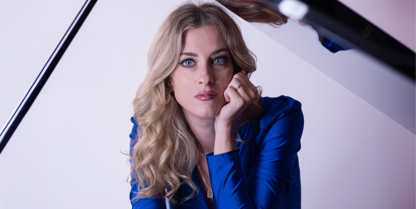 Pie klavierēm džeza pianiste Frančeska Tandoi 