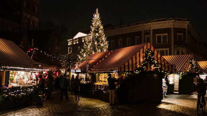 Vēl līdz 20. aprīlim iespējams pieteikties konkursā par Ziemassvētku tirdziņa rīkošanu Doma laukumā
