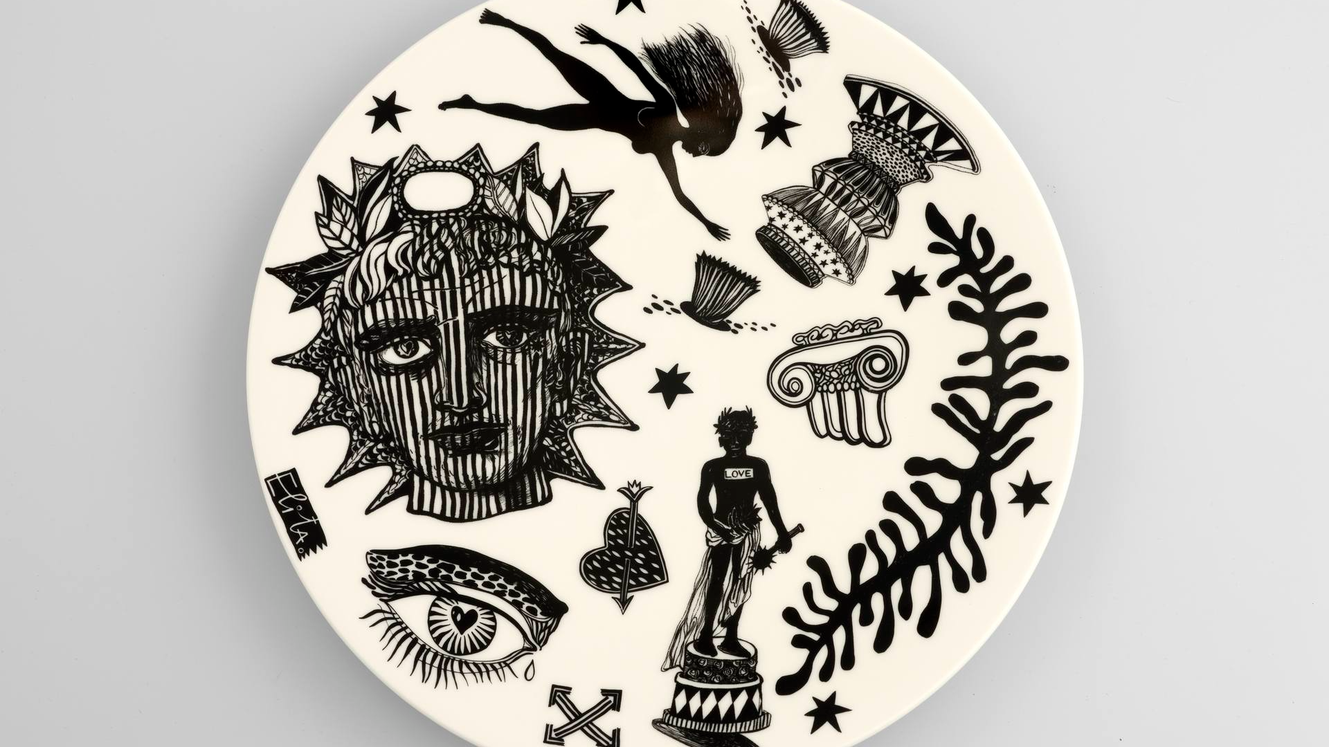 Rīgas Porcelāna muzejā izstāde “Dekols”