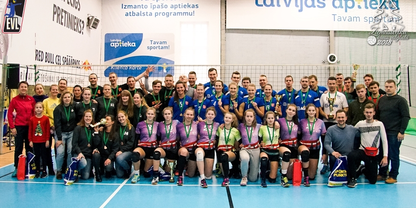 Noslēgusies Rīgas domes Ziemassvētku kausa izcīņa volejbolā