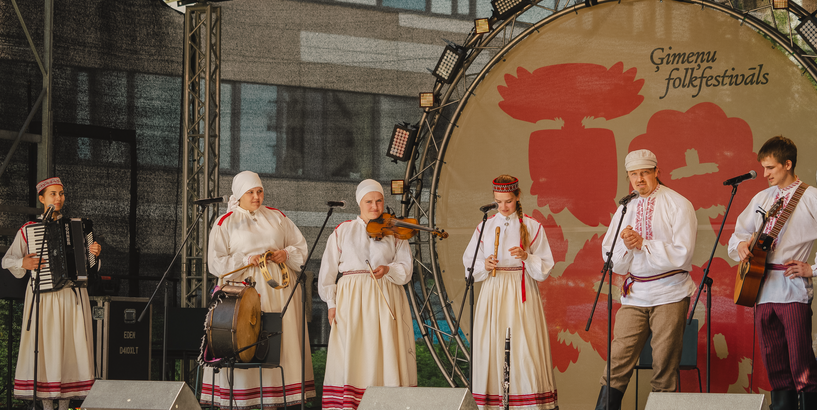 Rīgā notiks vērienīgs ģimeņu folkfestivāls “Taka”