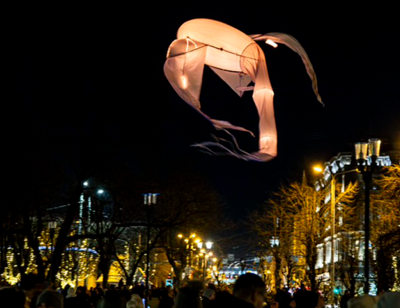 Tiek izsludināta pieteikšanās tirdzniecībai gaismas festivālā “Staro Rīga 2026”