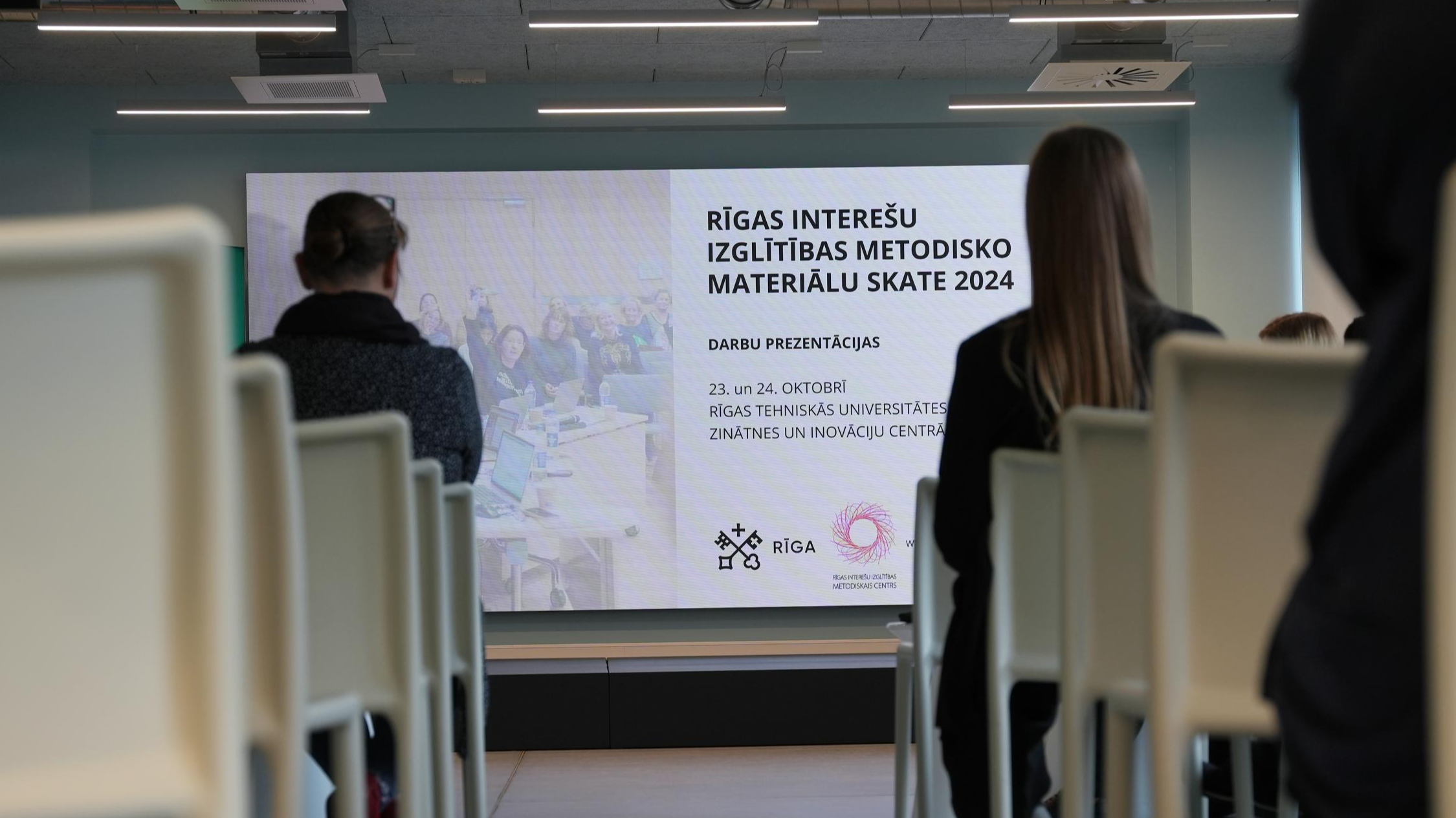 Radošums un inovācijas izglītībā: Rīgas interešu izglītības skate izceļ pedagogu jaunos risinājumus