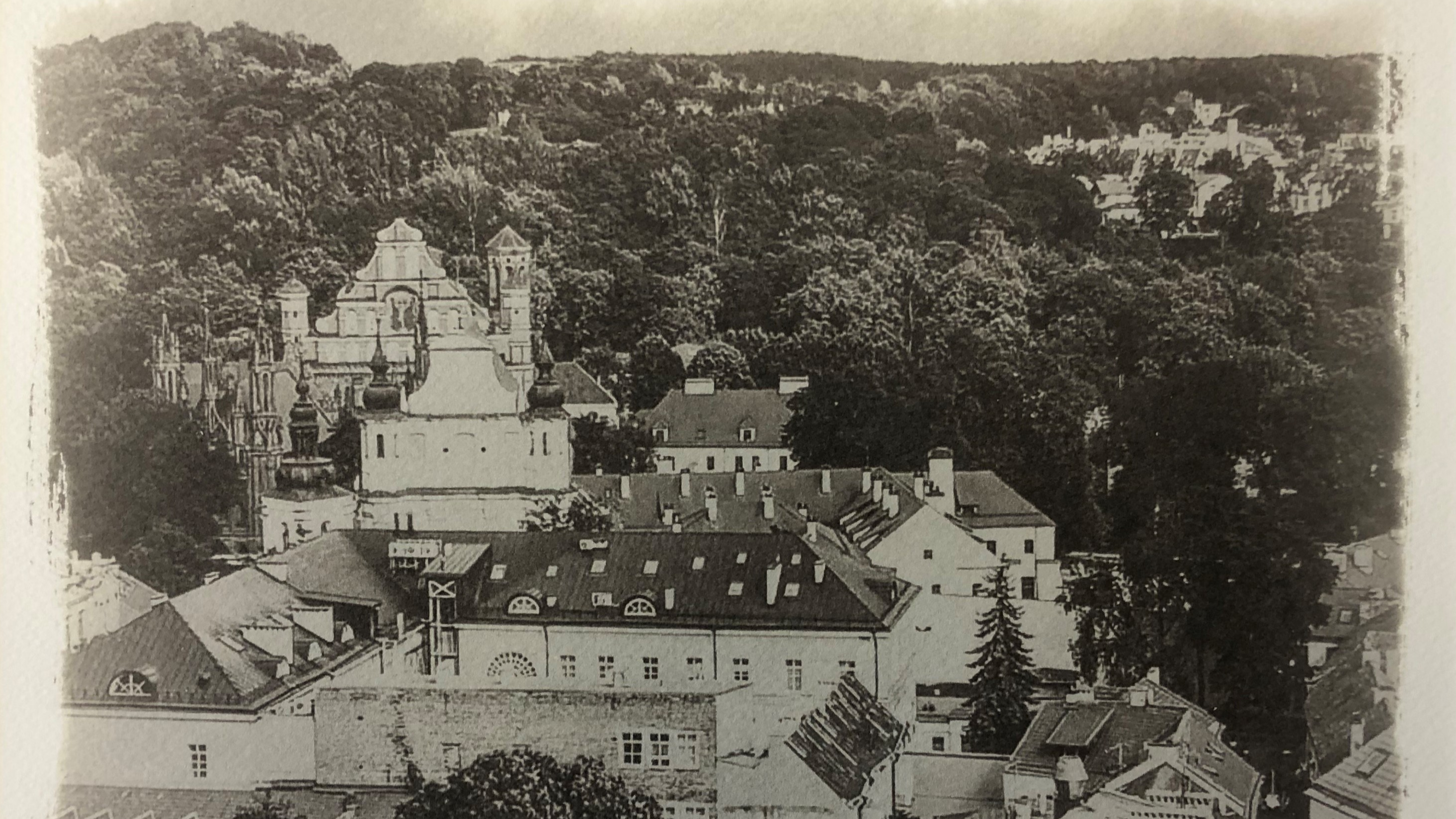 Lietuviešu fotogrāfa Sauļus Paukštis izstāde “Viļņas attēli” Rīgas Sv. Pētera baznīcā
