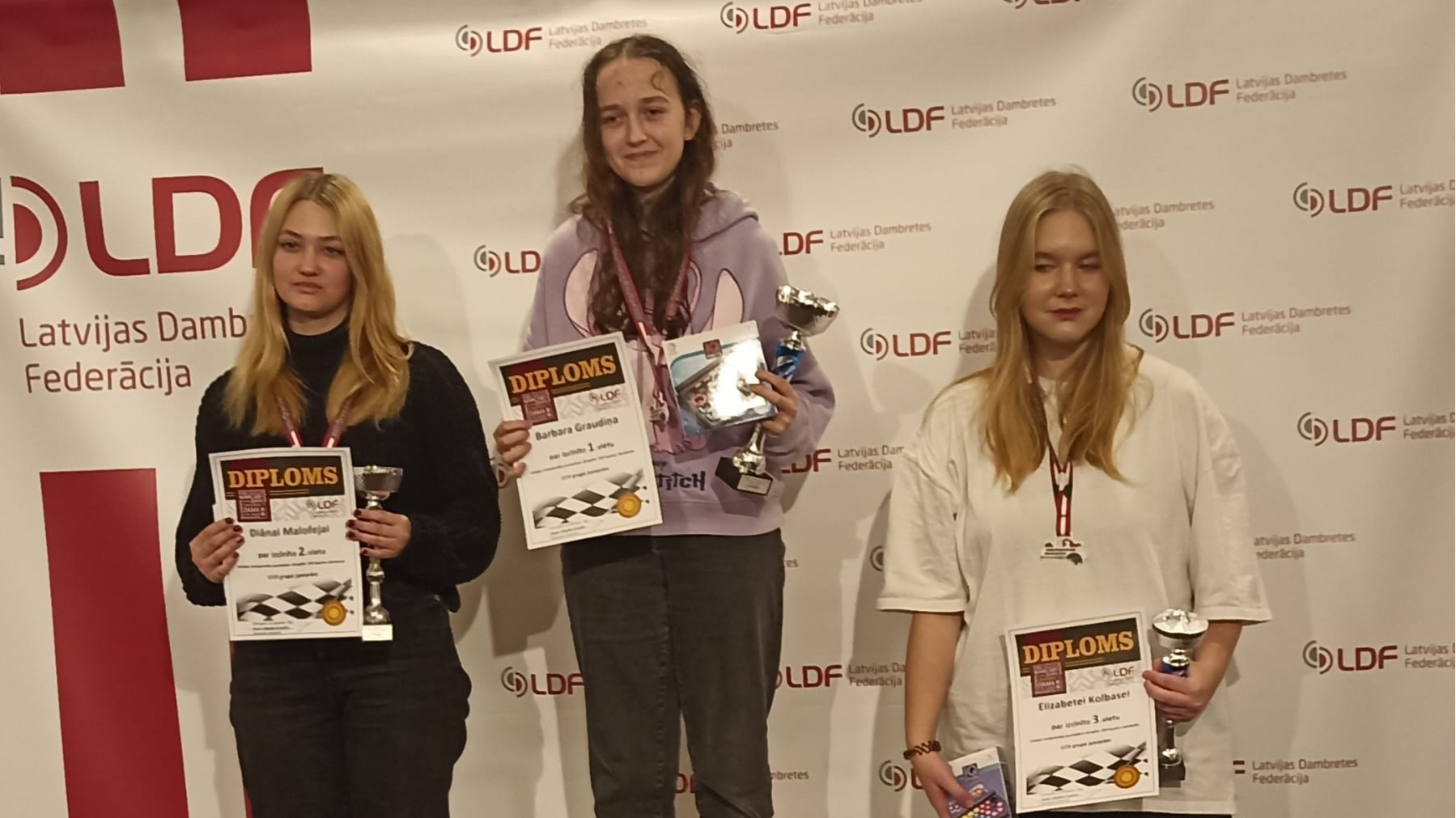 Dambretes pulciņa audzēkņiem pilns medaļu komplekts un Latvijas čempiona tituls