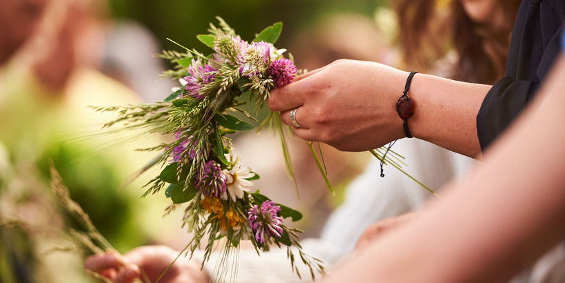 Ielīgošana Aristida pagalmā