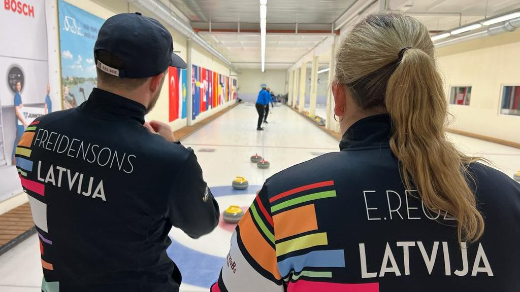 Aizvadītas starptautiskas sacensības kērlingā "WCT Latvian Mixed Doubles Curling Cup"