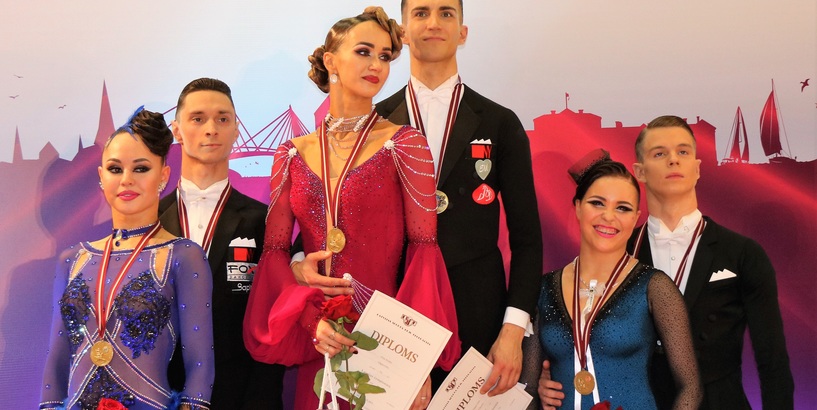 Jelgavā spraigās cīņās aizvadīts Latvijas čempionāts Standartdejās