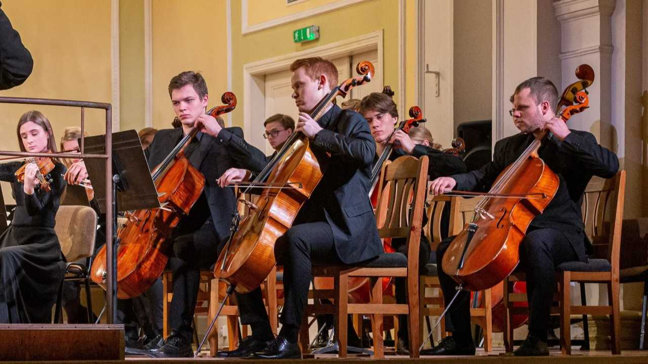 Latvijas Mūzikas akadēmijas simfoniskais orķestris koncertā īsteno muzikālu sapni par Ameriku