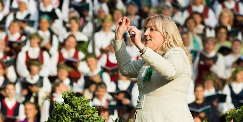 Dziesmu svētku virsvadītāja: novēlu sajust sevi visdziļākajā būtībā piederīgu Latvijai