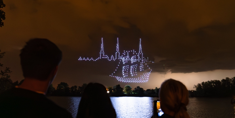 Aizvadīts vērienīgākais dronu šovs Baltijā