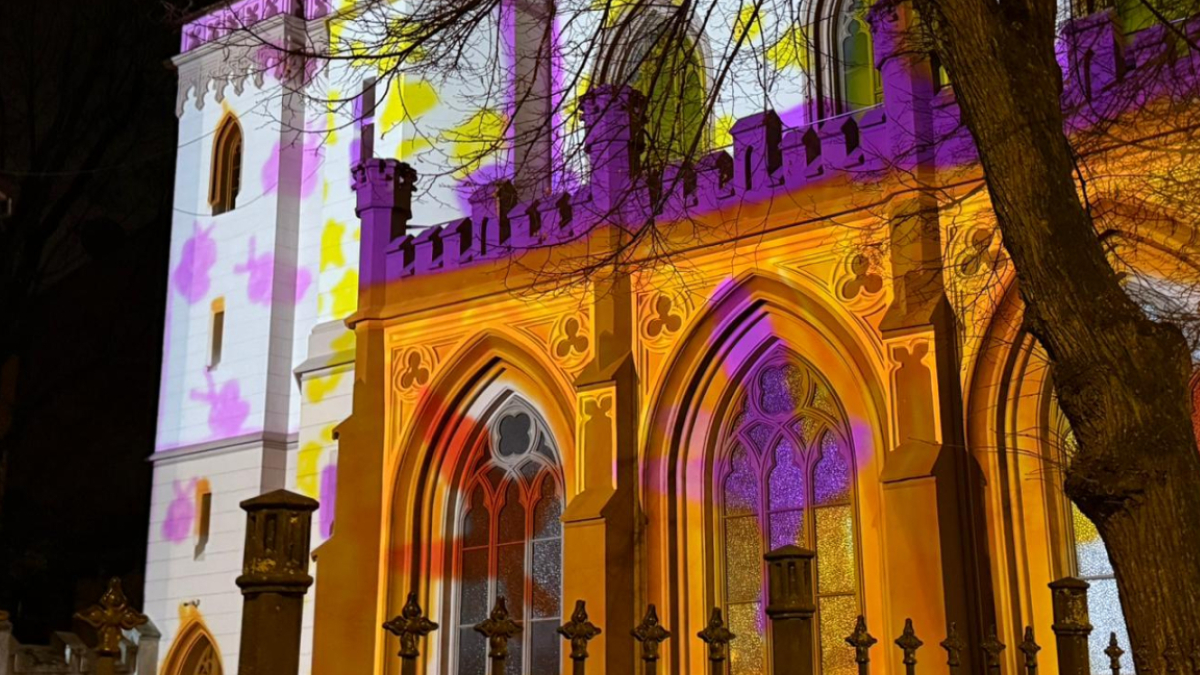 Gaismas festivāla “Staro Rīga” laikā ar bērnu zīmējumiem tiks izgaismota Mazās ģildes ēka