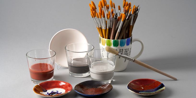 Rīgas Porcelāna muzejs septembrī aicina uz darbnīcu “Glazūru pārvērtības”