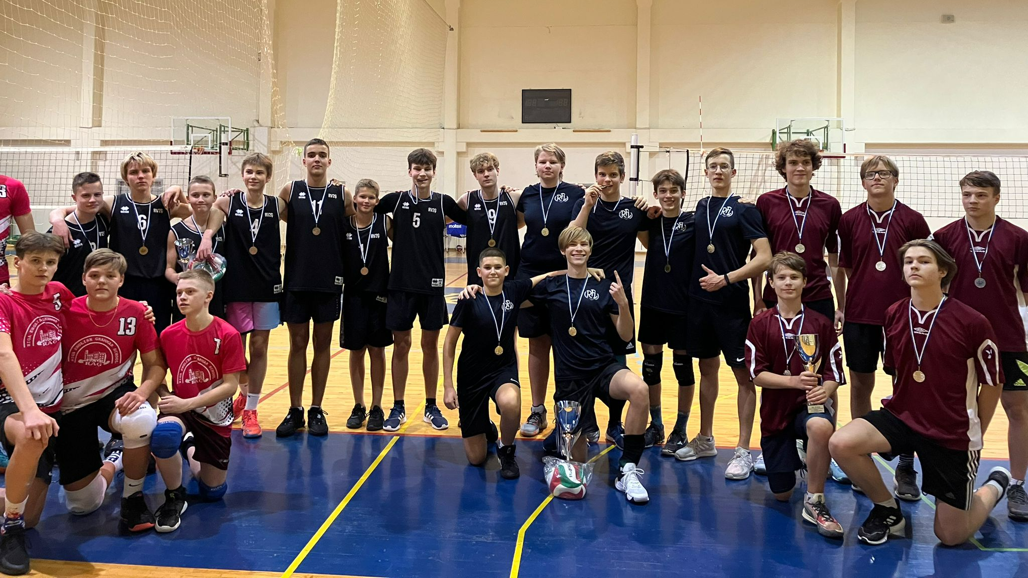 Norisinājušās Rīgas starpskolu sacensības volejbolā