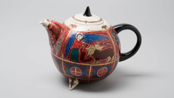 “Tikšanās” – mākslinieces Marutas Raudes darbu retrospekcija Rīgas Porcelāna muzejā