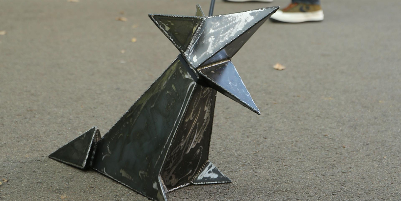 Darbs no tēlnieka un scenogrāfa Aigara Tavkina izstādes