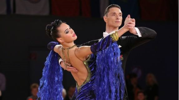 Divi Latvijas pāri sasnieguši pusfinālu Grand Slam Standartdejās Maskavā