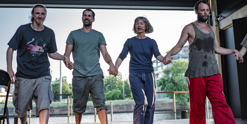 Turpinās starptautiskais laikmetīgās dejas festivāls “Laiks dejot”