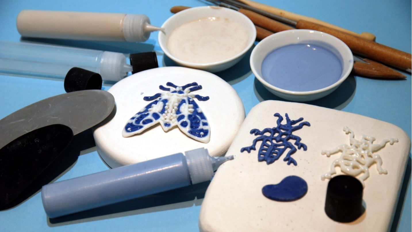 Rīgas Porcelāna muzejs aicina uz porcelāna darbnīcu ar krāsainām lejamām masām