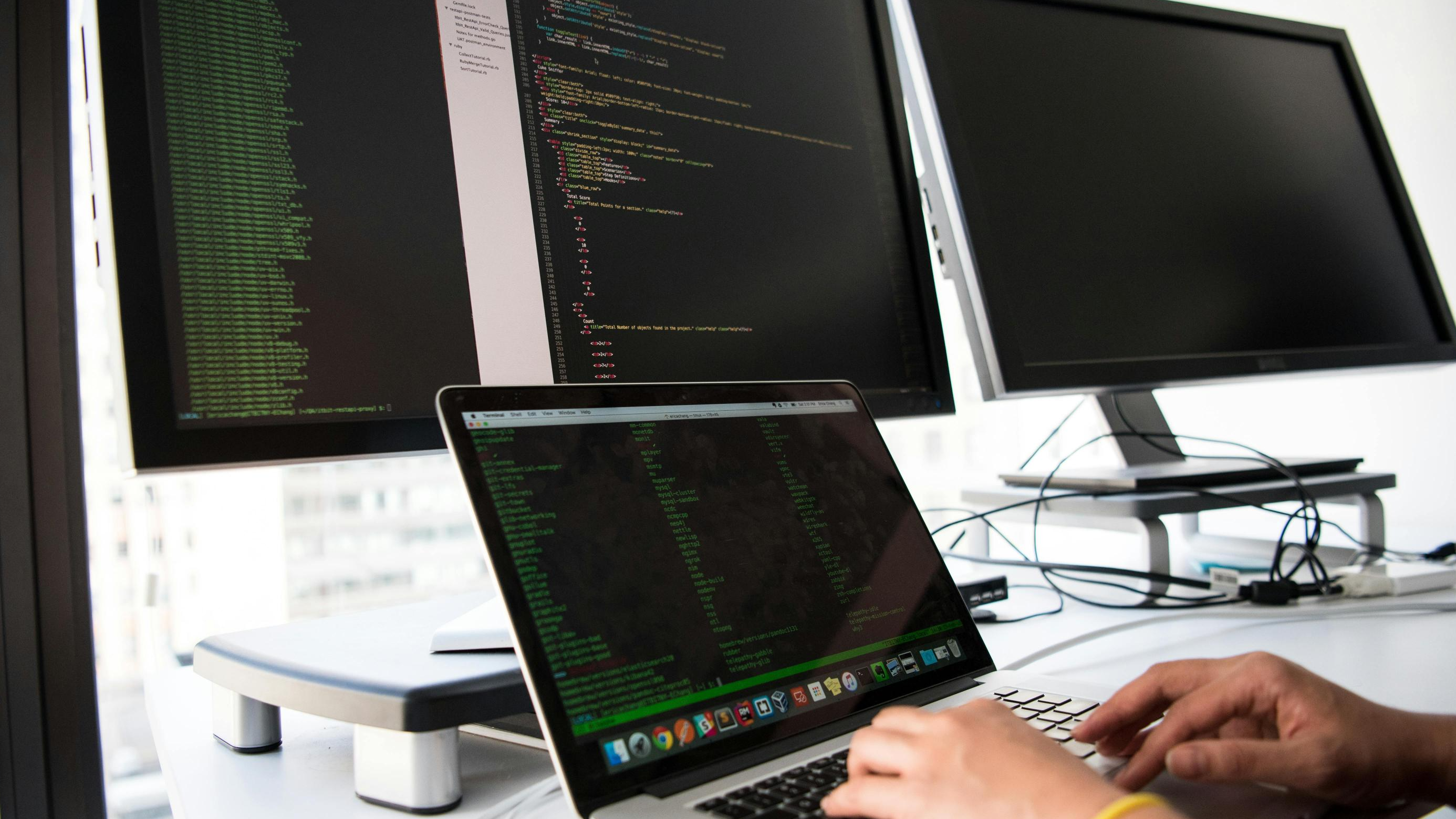 Rīgas pašvaldība palīdzēs jauniešiem attīstīt digitālās prasmes