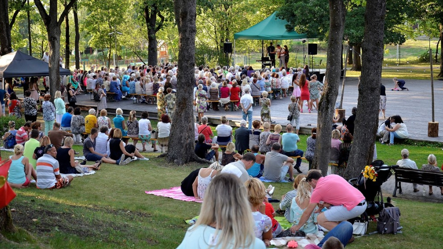 Vasaras brīvdabas koncerti Kultūras pils “Ziemeļblāzma” parkā