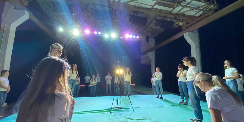 Kormūzikas vizualizācija cilvēkiem ar dzirdes traucējumiem 