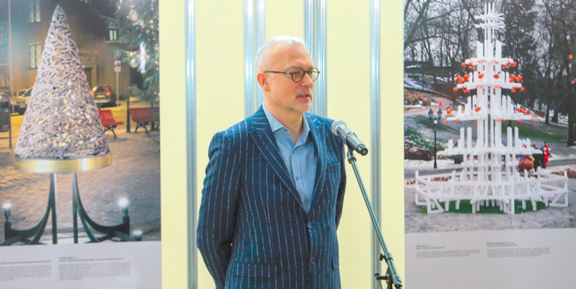 Apskatei atklāta foto prezentācija “Rīgas egles stāsts”