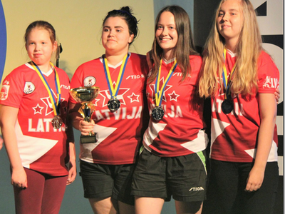 galda hokejs3.png