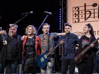 Jauno grupu un veteranu kopprojeku koncerts The big deal un Linga foto Inese Grizane.jpg