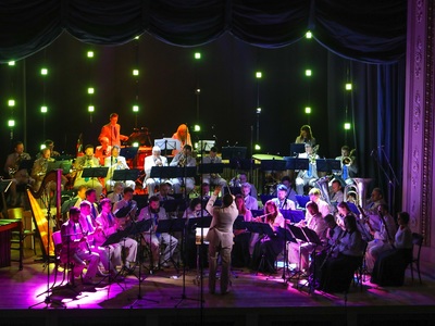 Or?estris R?GA J?kaba N?ma?a ska?darb? ar gaismas partit?ru.jpg