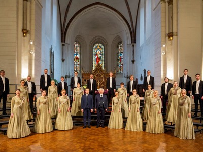 f64_Doms_R?gas Kamerkoris Ave Sol.jpg