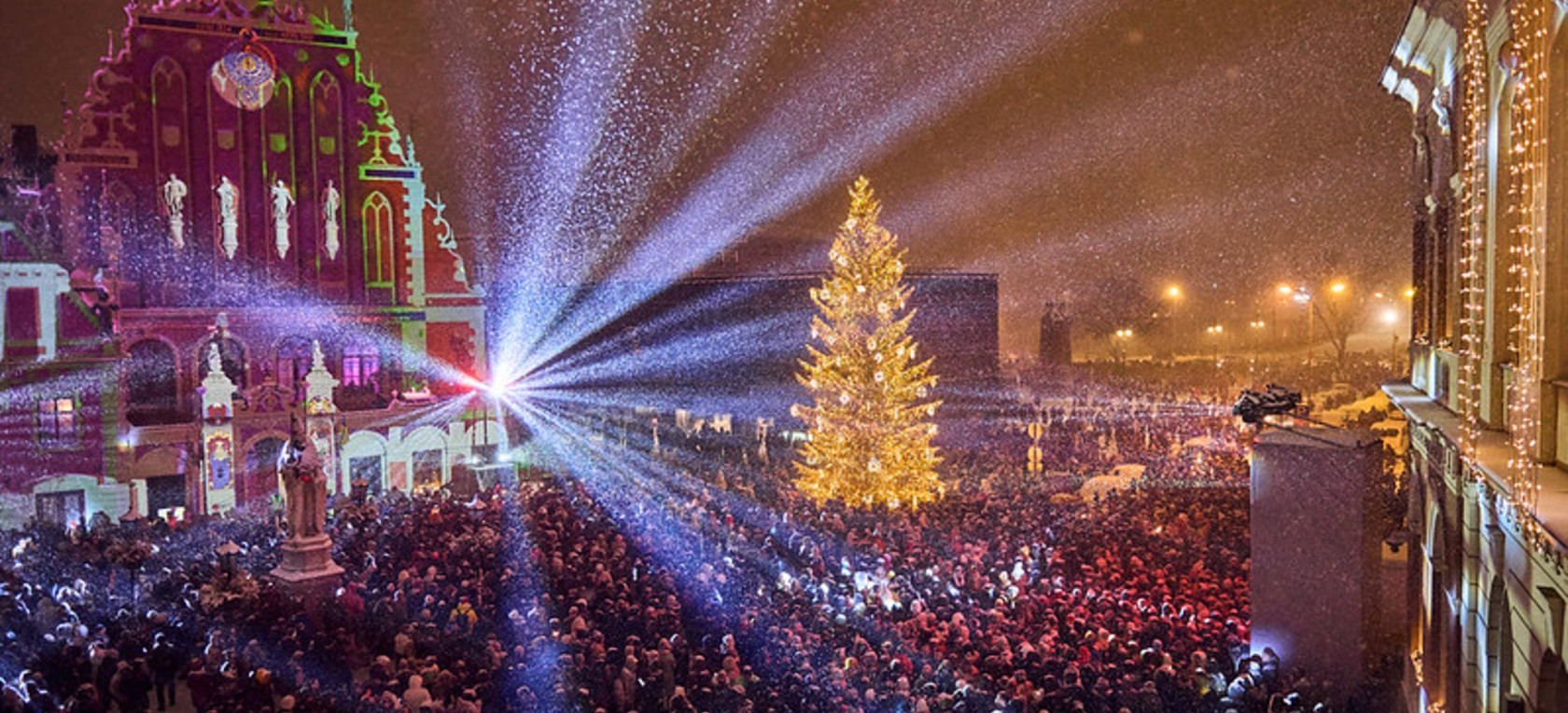 Vecrīgas laukumos sagaidīts 2026. gads