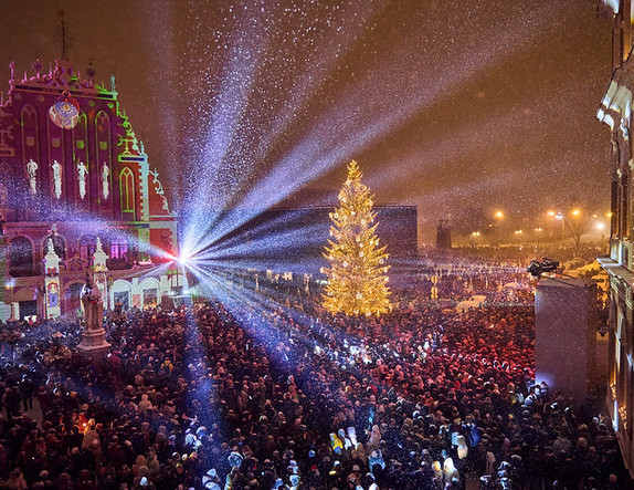 Vecrīgas laukumos sagaidīts 2026. gads