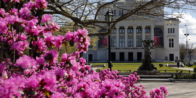 4. maija svētkos Rīgas parki krāšņā ziedu rotā