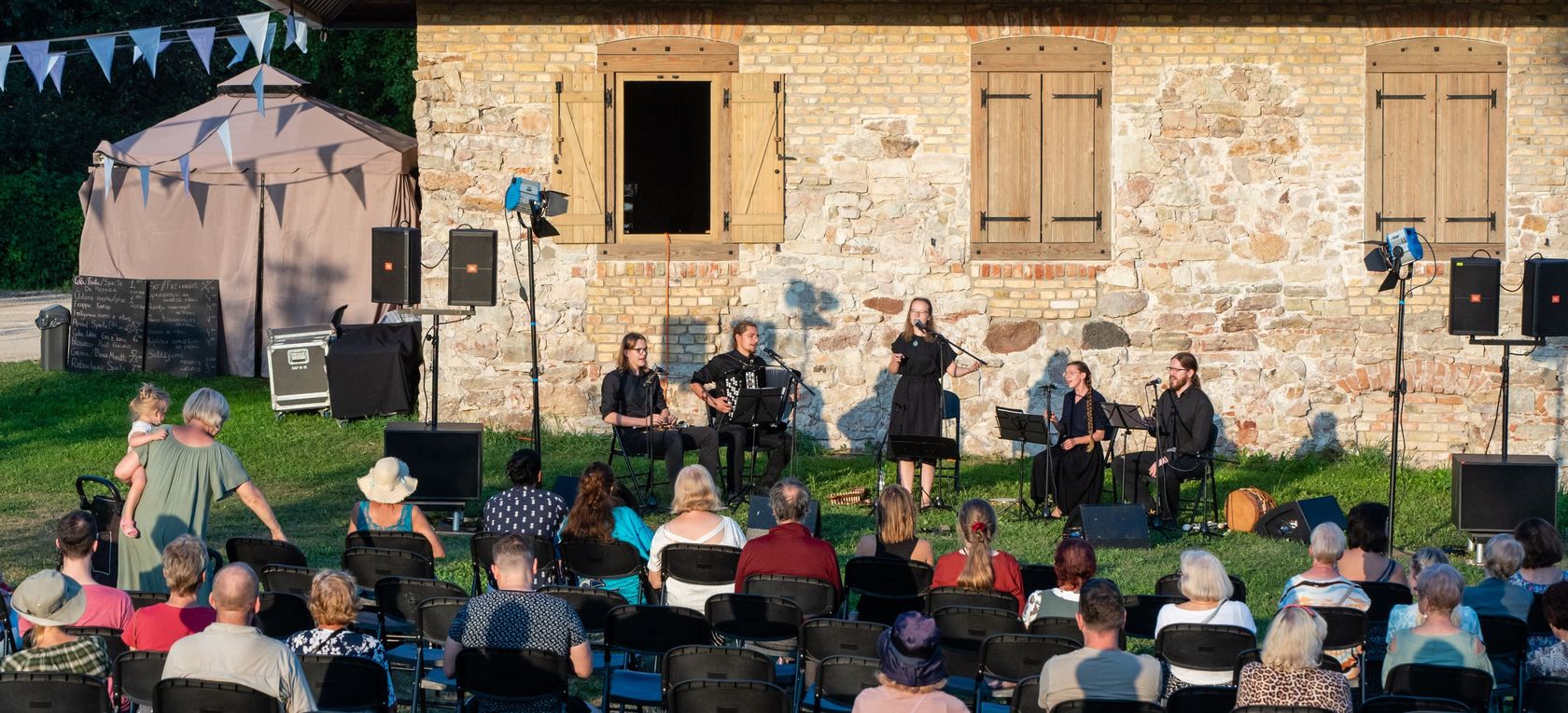 Vasaras noslēgums Mazjumpravas muižā