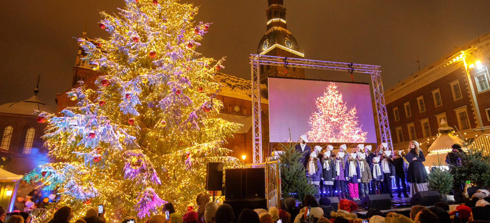 Ziemassvētku egles iedegšana Doma laukumā