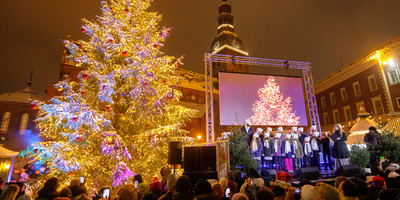 Ziemassvētku egles iedegšana Doma laukumā