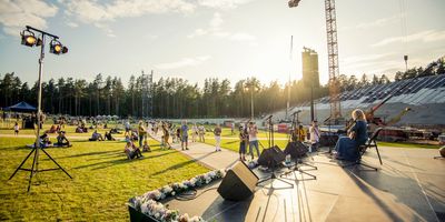 Pie Mežaparka topošās estrādes aizvadīts pirmais Lielais pikniks 