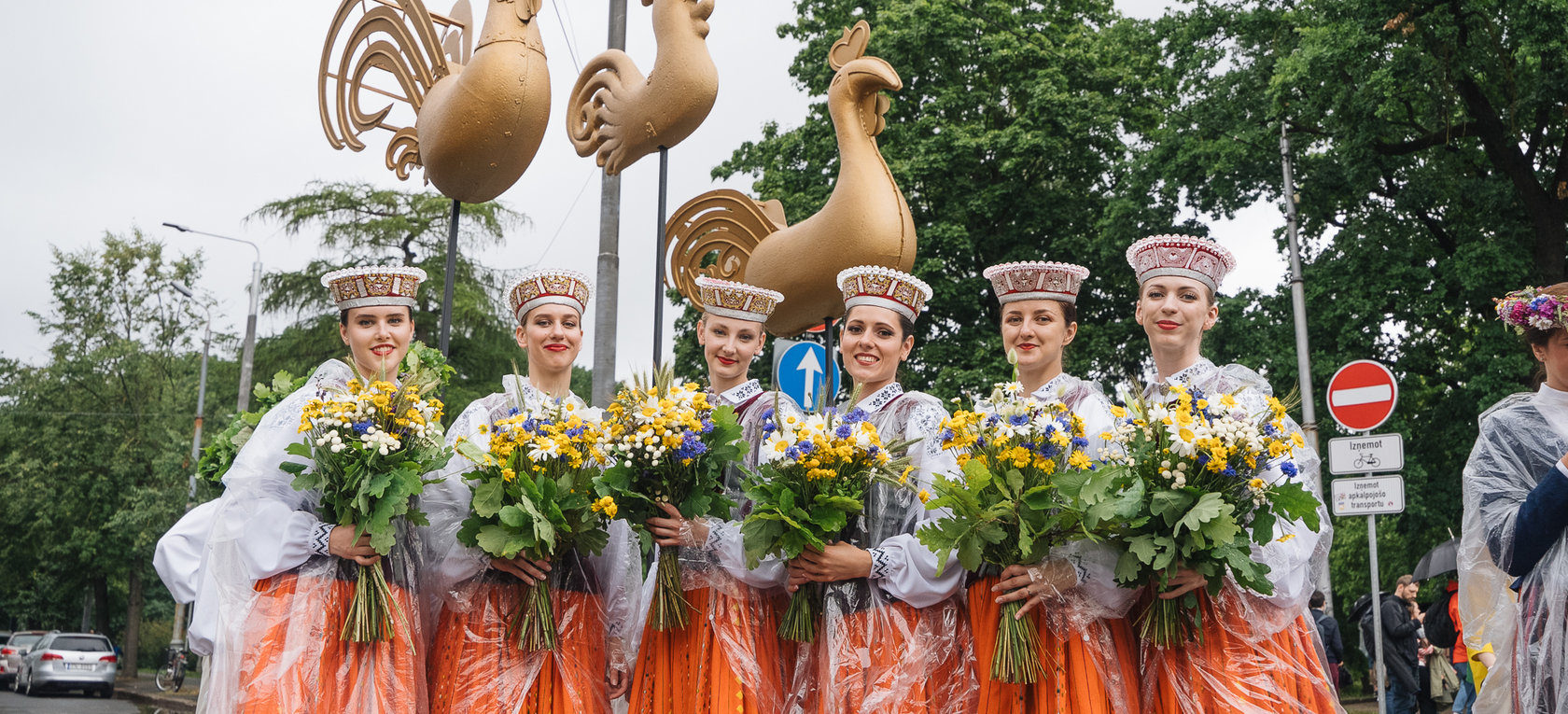 Rīgas kolektīvi Dziesmu un deju svētku gājienā "Novadu dižošanās"