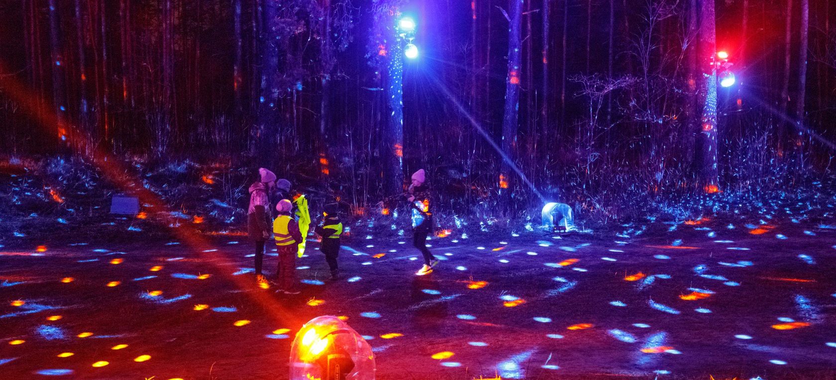 Rīgā pirmo reizi svētku rotā iemirdzas arī parki pilsētas apkaimēs