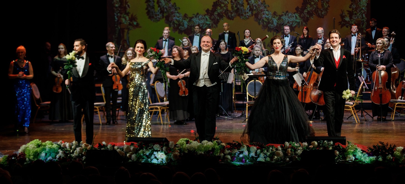 Izskanējis Operetes teātra krāšņais Jaungada koncerts «Evergreens»